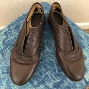 Frye brown leather slip on flats, very good condition.:)